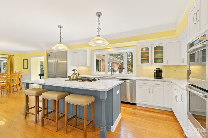 Property Photo:  4 Windsor Court  IL 60010 