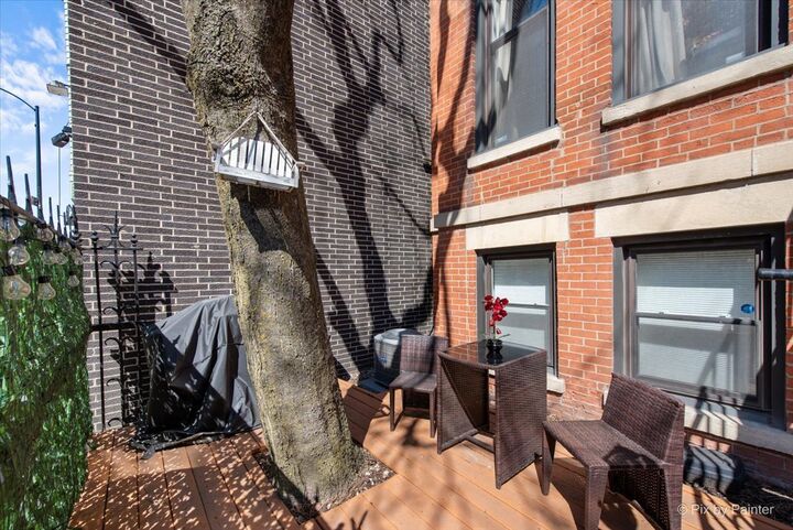 Property Photo:  1969 N Lincoln Avenue 1  IL 60614 