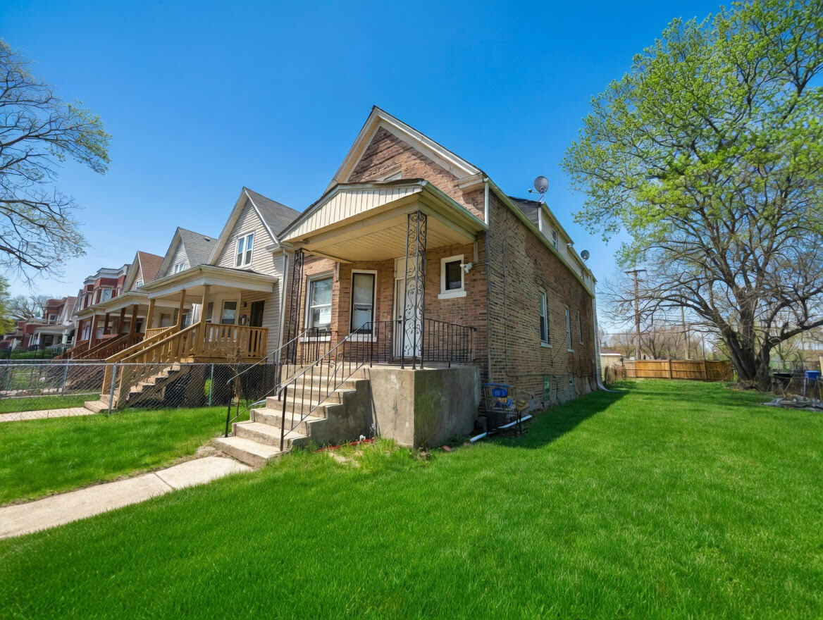 Property Photo: 7316 S Perry Avenue IL 60621