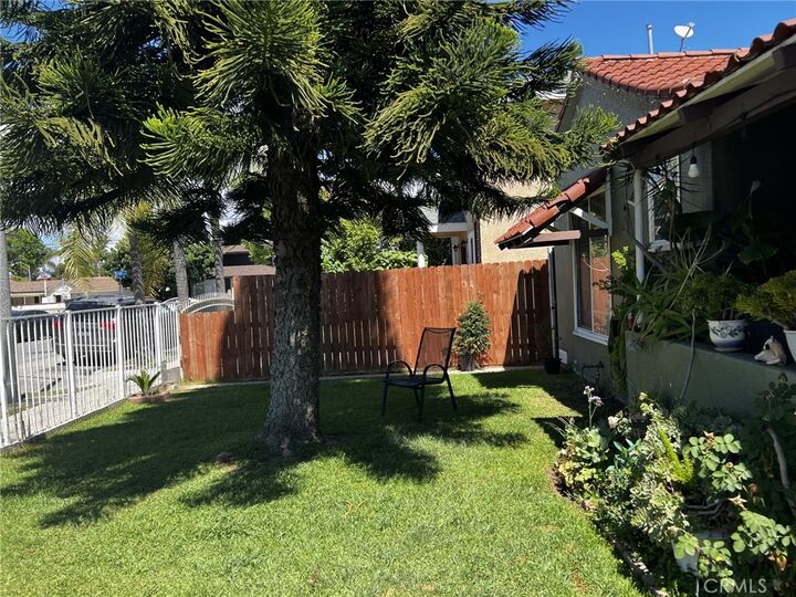 Property Photo:  2376 Locust Avenue  CA 90806 