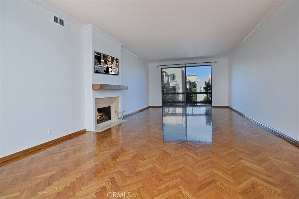 Property Photo:  11560 Moorpark St 203  CA 91602 