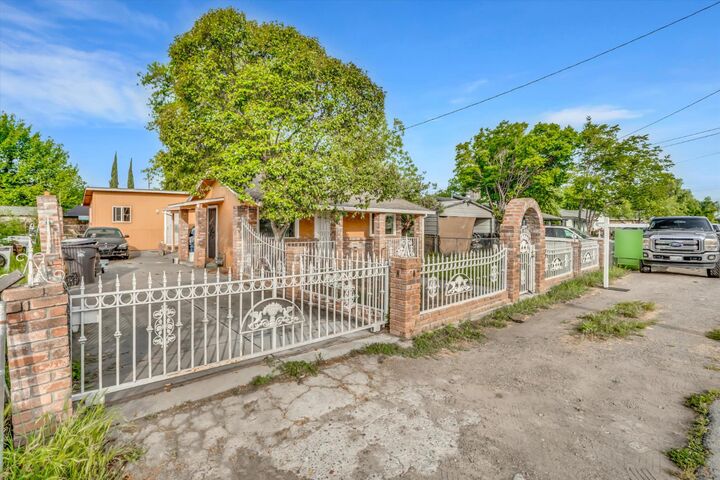 Property Photo: 511 S Gertrude Avenue CA 95215