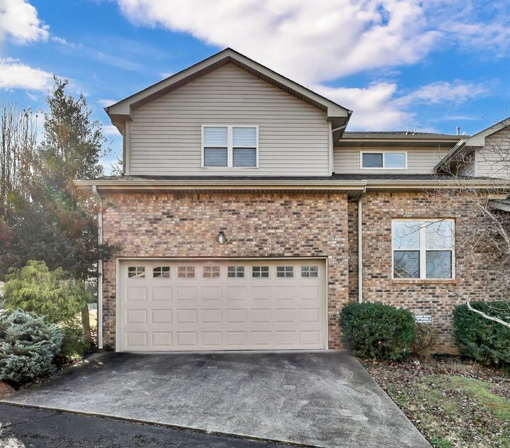 Property Photo:  428 Country Club Ct  TN 37043 