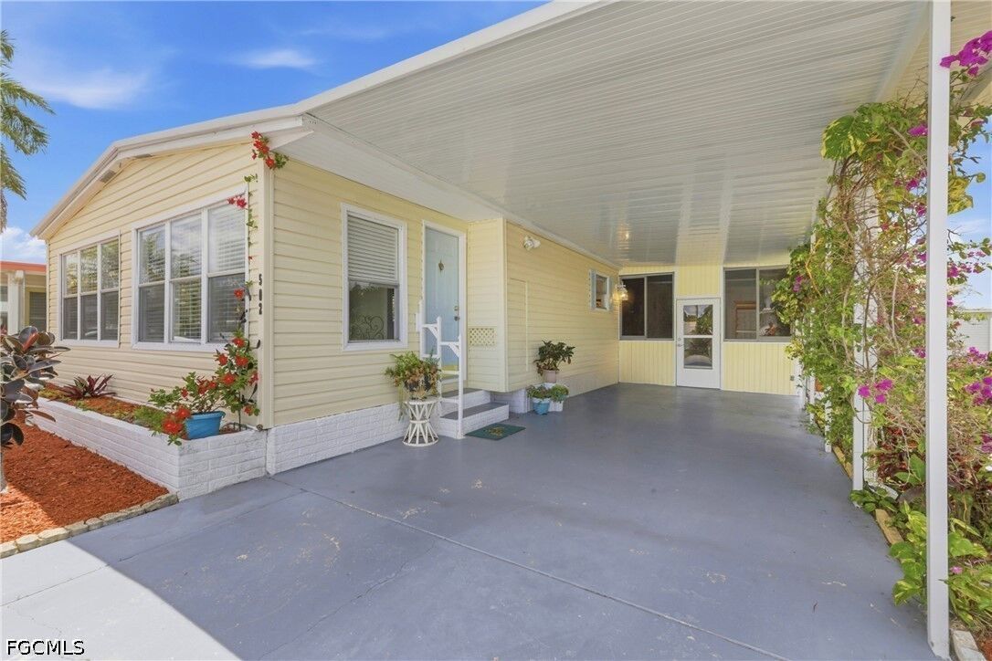 Property Photo:  502 Pine Tree Court  FL 33917 