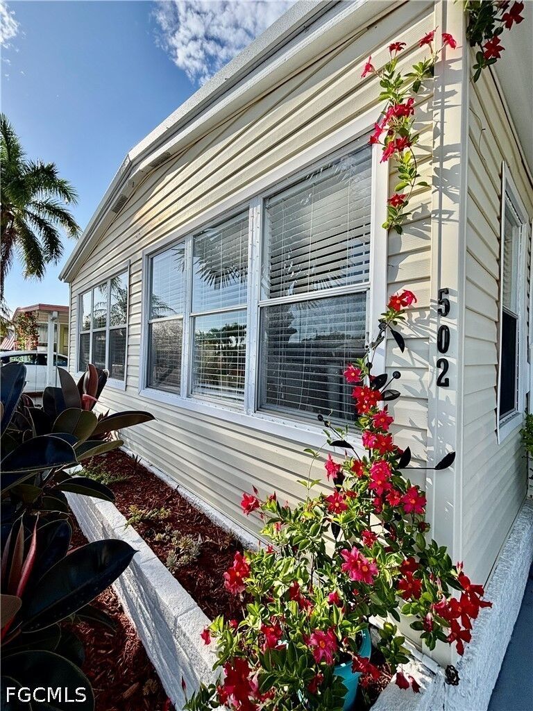 Property Photo:  502 Pine Tree Court  FL 33917 