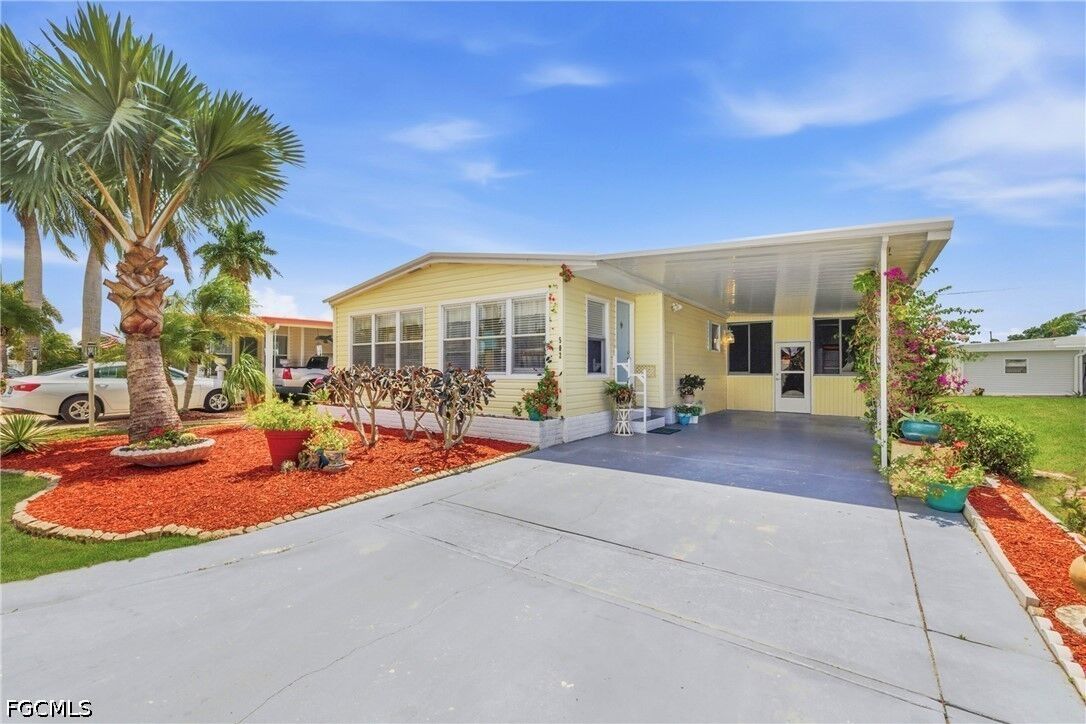 Property Photo: 502 Pine Tree Court FL 33917