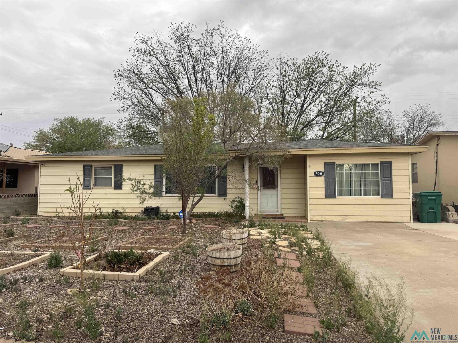 Property Photo:  920 Valverde Street  NM 88220 