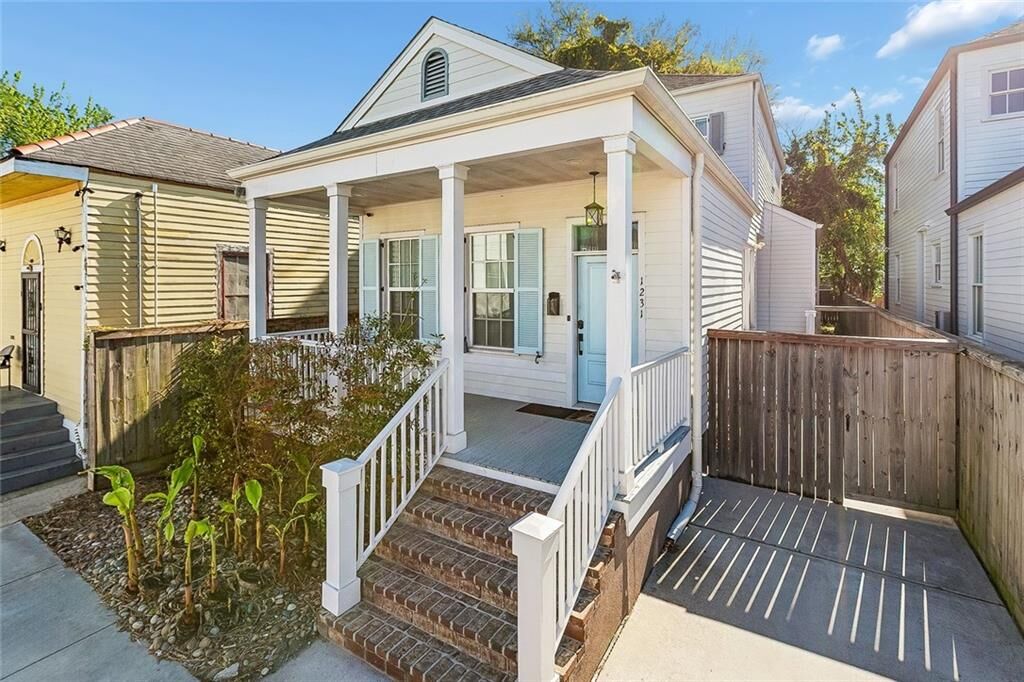 Property Photo:  1231 Feliciana Street  LA 70117 
