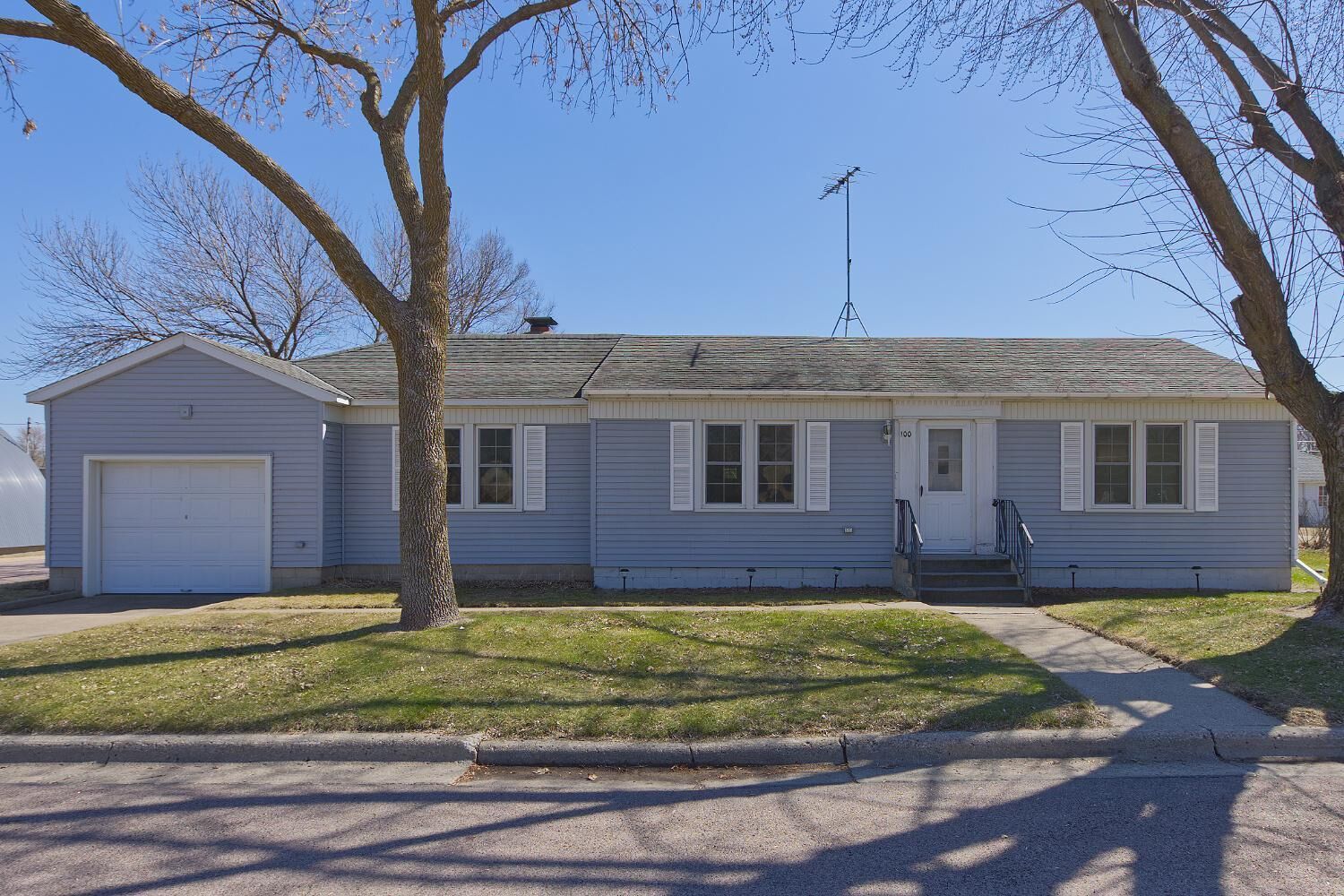 Property Photo:  100 Hickory Street S  MN 55354 
