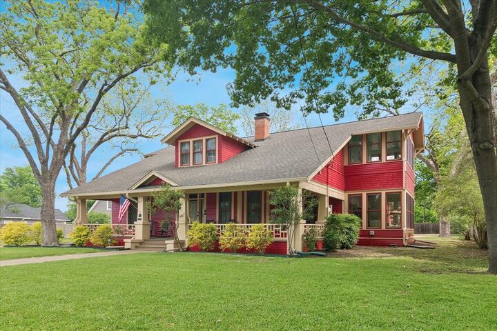 Property Photo: 309 E Marvin Avenue TX 75165