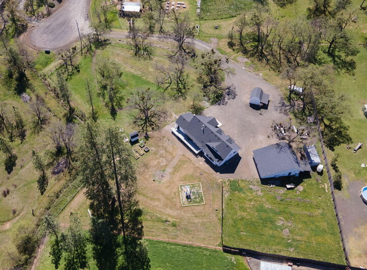 Property Photo: 683 Rockwood Lane OR 97524