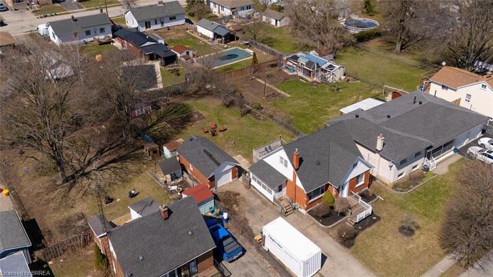 Property Photo:  214 Grand Street  ON N3R 4C3 