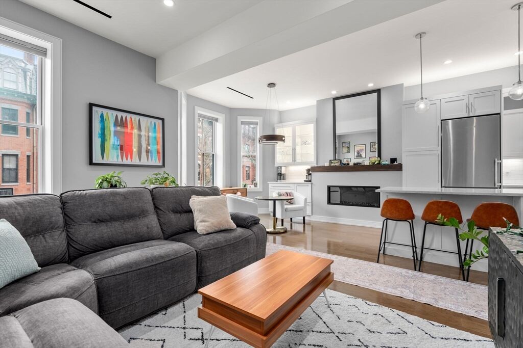 Property Photo:  53 Chandler St 3  MA 02116 