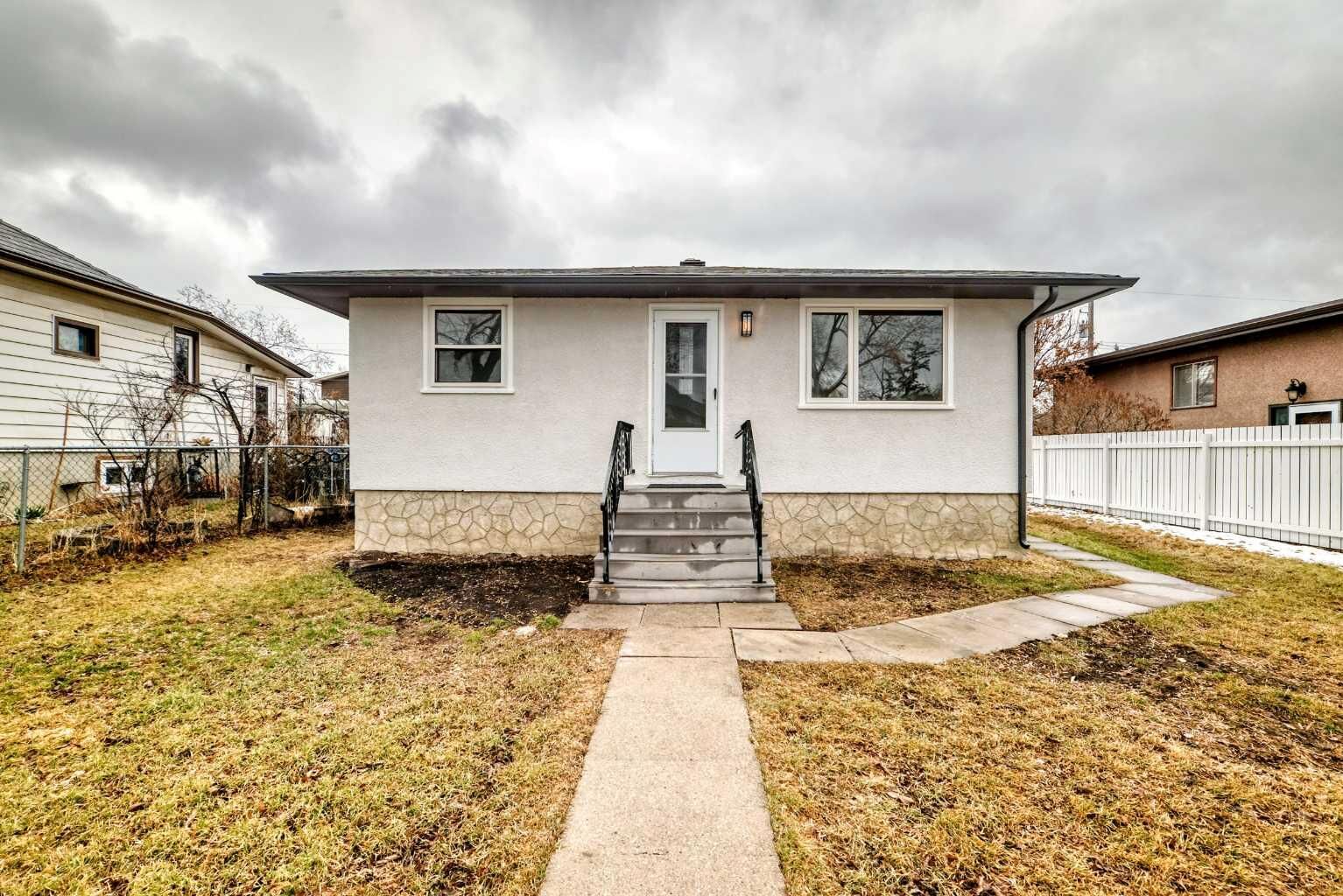 Photo de la propriété:  7634 21 Street SE  AB T2C 0V5 