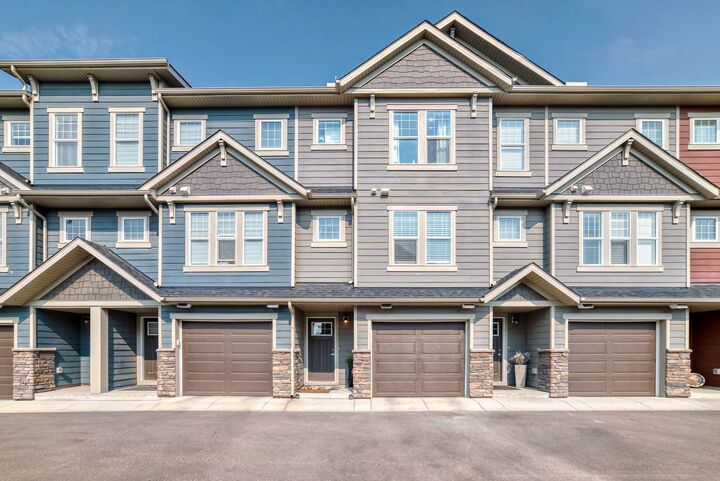 206 Cranbrook Square SE — photo 1