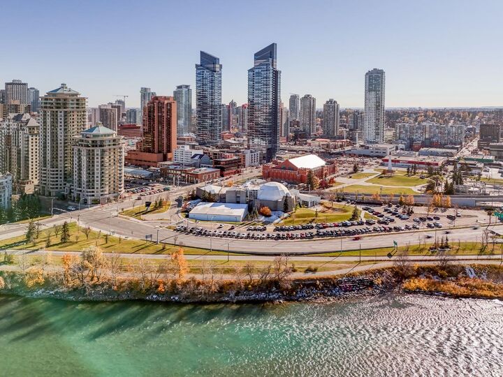 Property Photo: 1321 Kensington Close NW 214 AB T2N 3J6