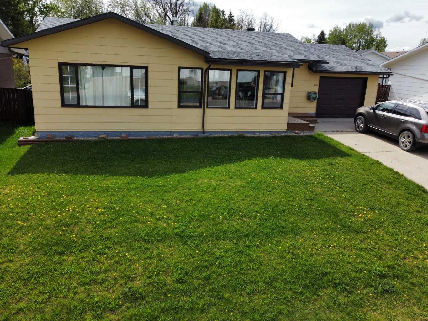 Property Photo: 805 8 Street AB T0H 1P0