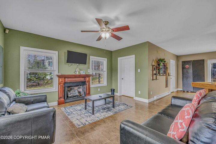 Property Photo: 958 Arrowhead Drive PA 18347