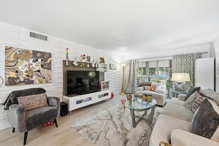 Property Photo:  2301 Lucaya Lane M2  FL 33066 