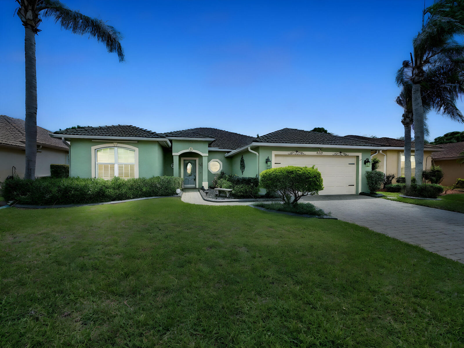 Property Photo:  529 Waverly Circle  FL 34983 