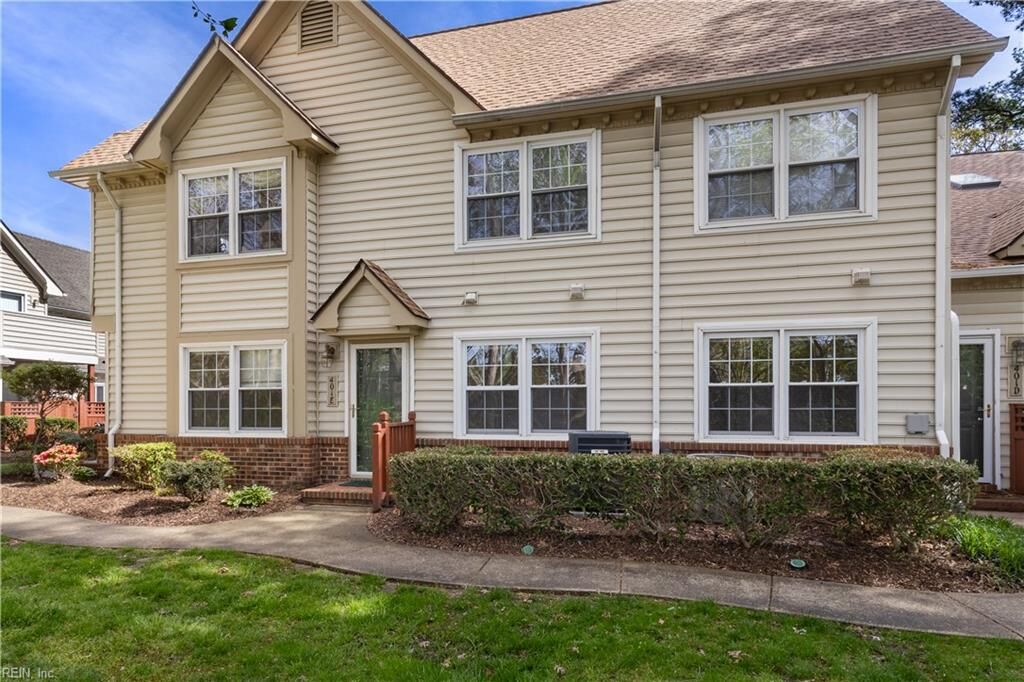 Property Photo:  401 Bracknell Arch E  VA 23320 