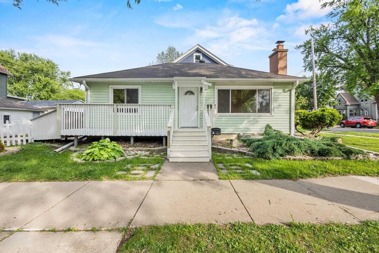Property Photo:  2105 E Johnson Street  WI 53704 