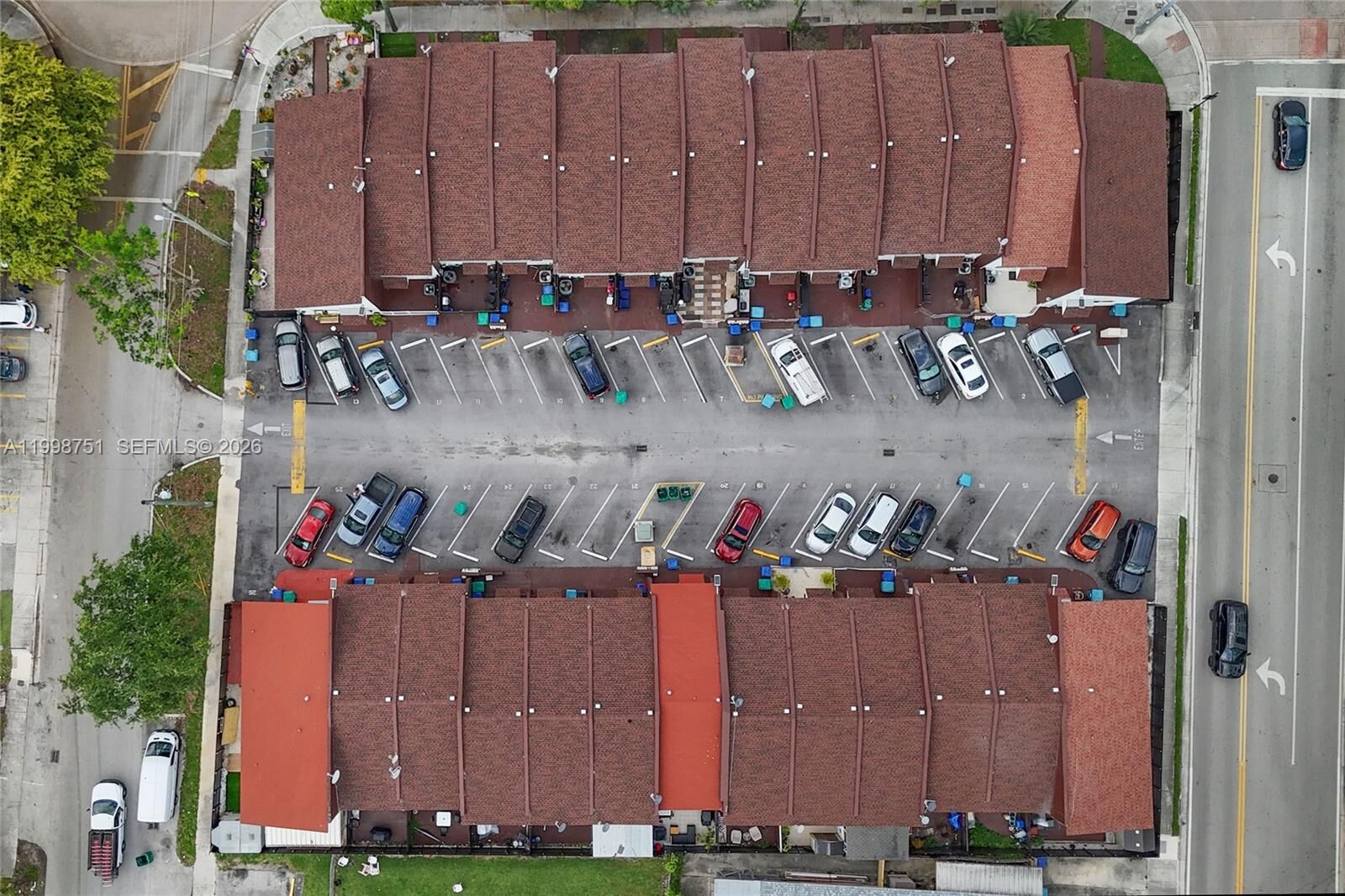 Property Photo:  401 SW 109th Ave  FL 33174 