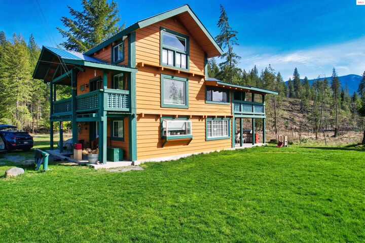 Property Photo:  260 Rustic Lane  ID 83805 