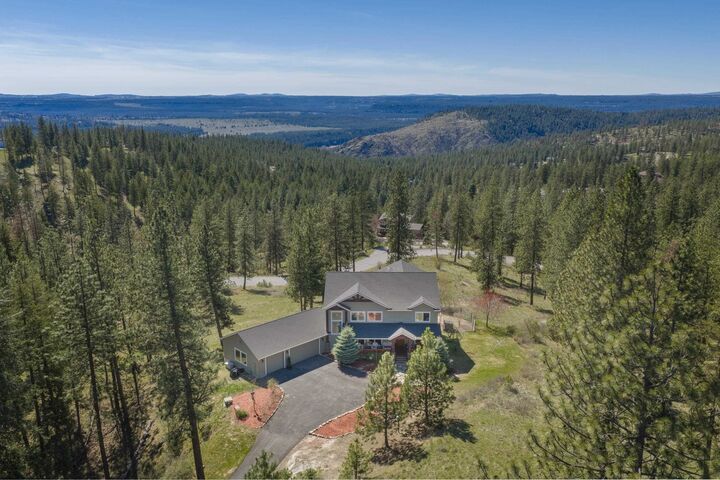Property Photo:  4212 W Country Hills Ln  WA 99208-8335 