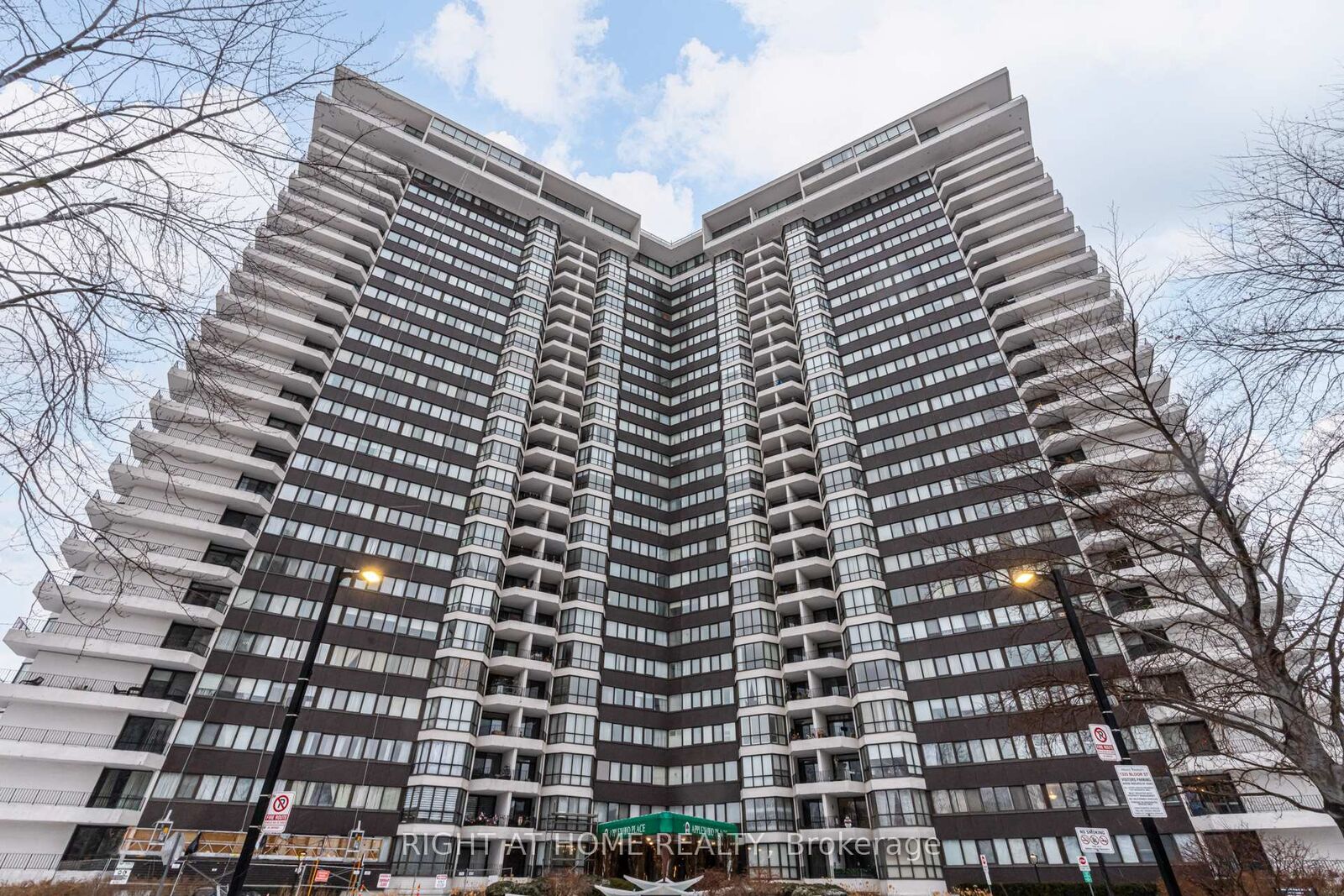 Property Photo: 1333 Bloor Street 606 ON L4Y 3T6