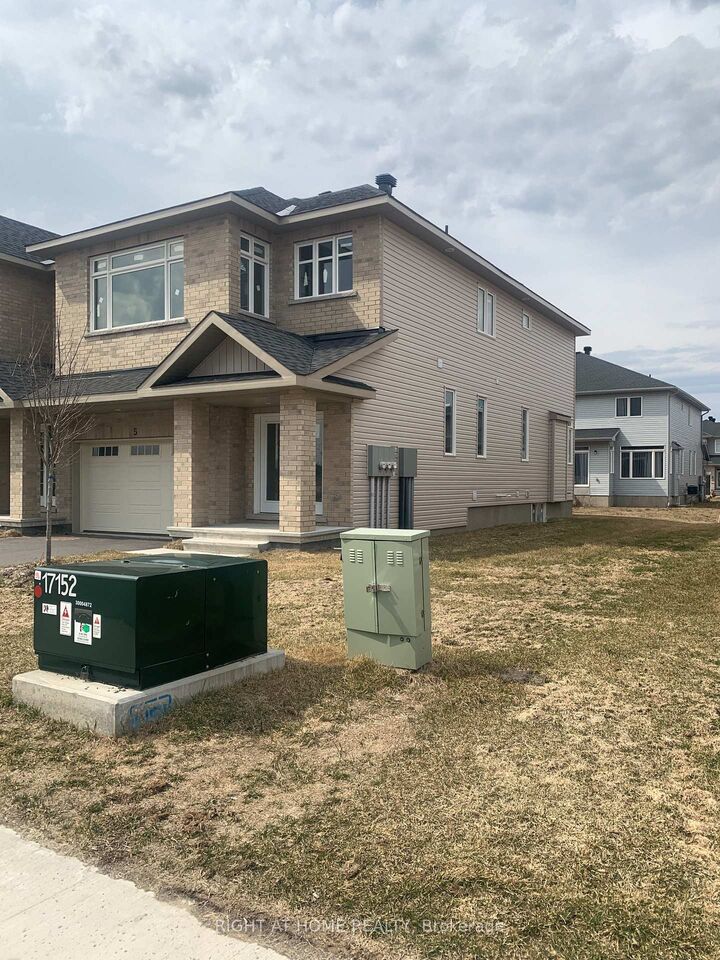 Property Photo: 5 Wylie Way ON K7C 0C4