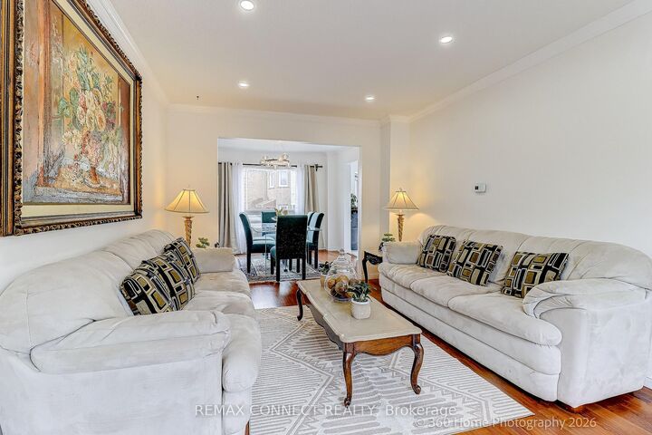 4 Mayflower Street S — photo 1