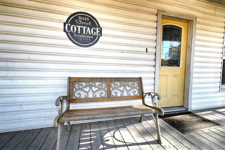 Property Photo:  812 N Main Street  OK 74435 