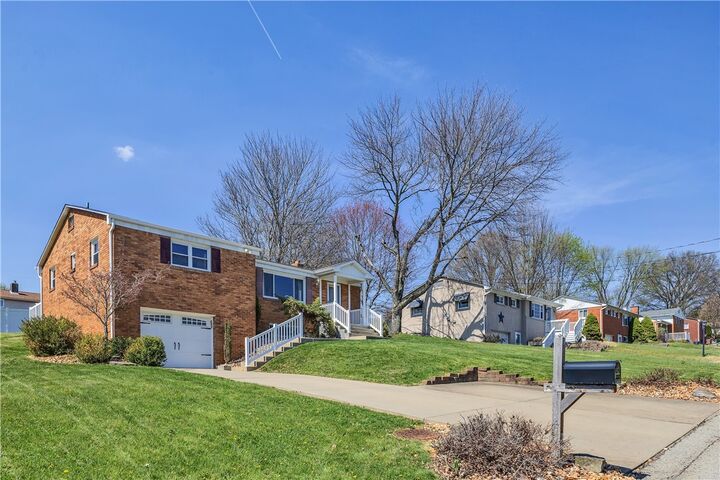 Property Photo:  124 Sunrise Dr  PA 15642 