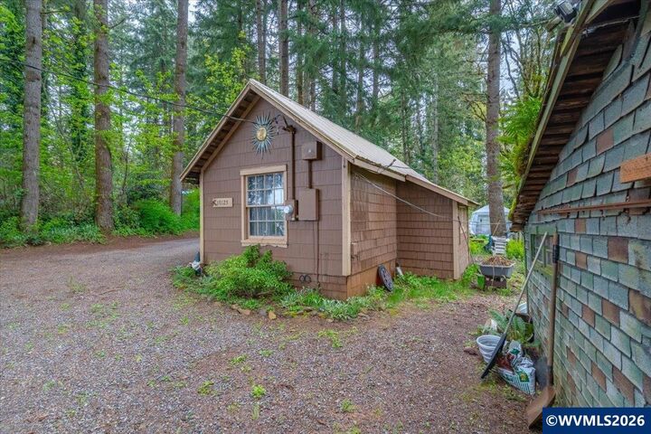 Property Photo:  10125 Edmunson Dr SE  OR 97317 