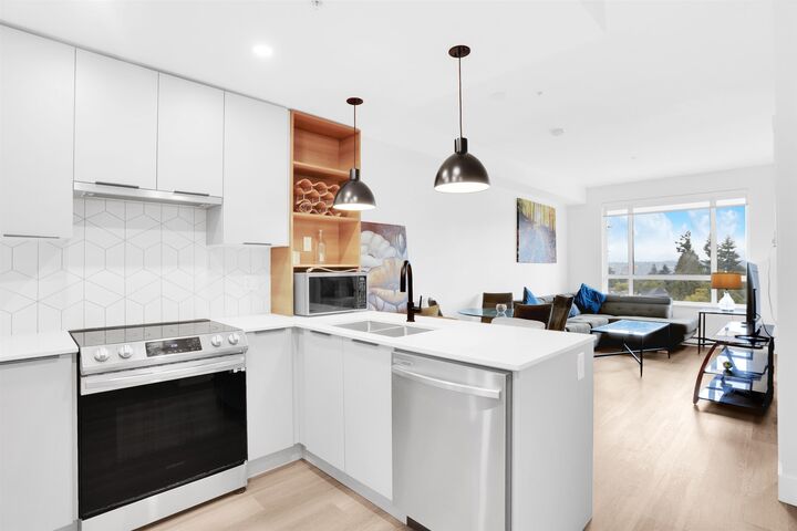 10778 138 Street 611 — photo 1