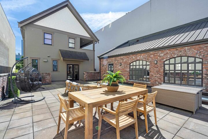 33 E 6th Avenue — photo 1
