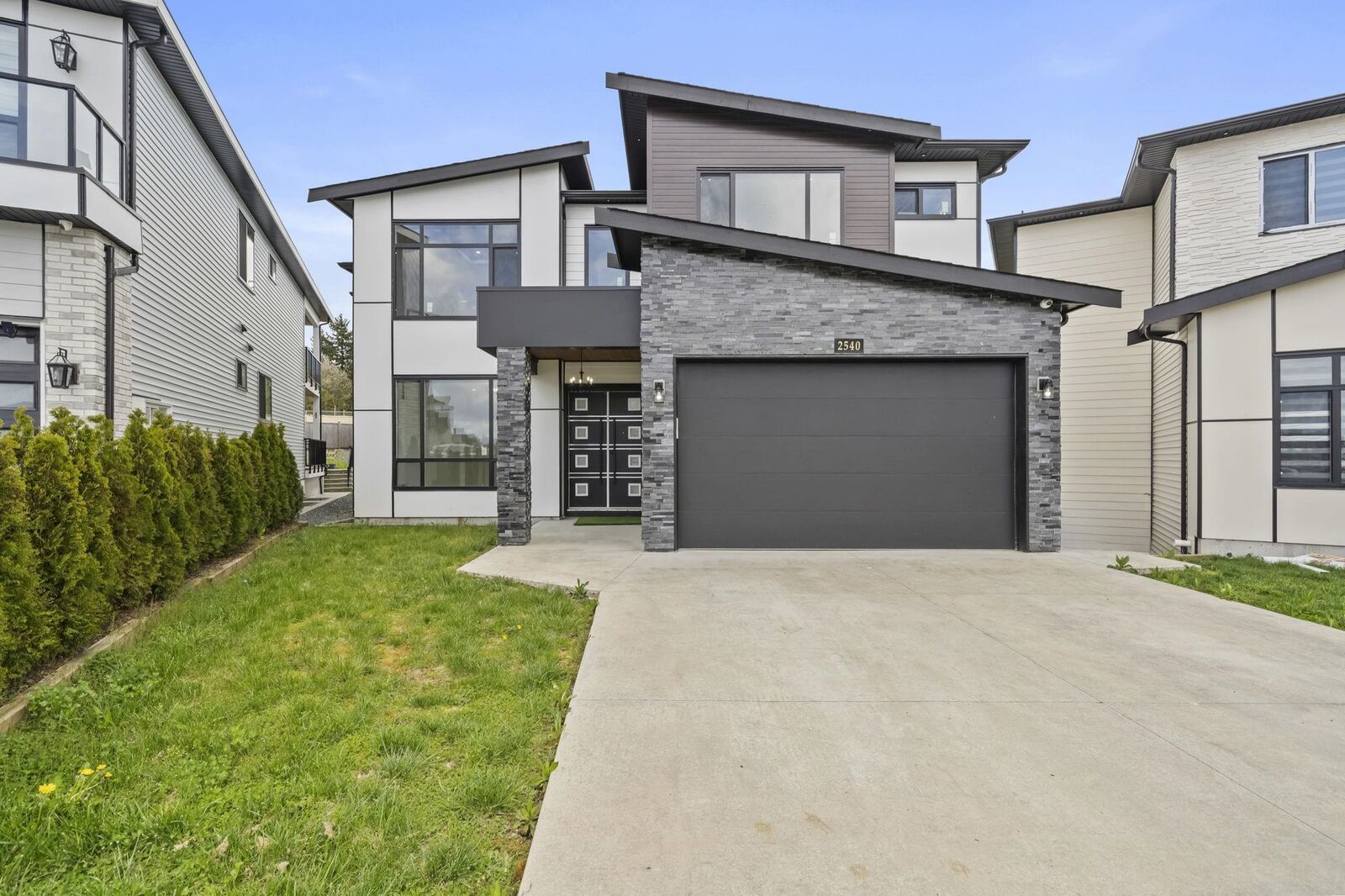 Property Photo: 2540 Terminal Court BC V4X 1L9