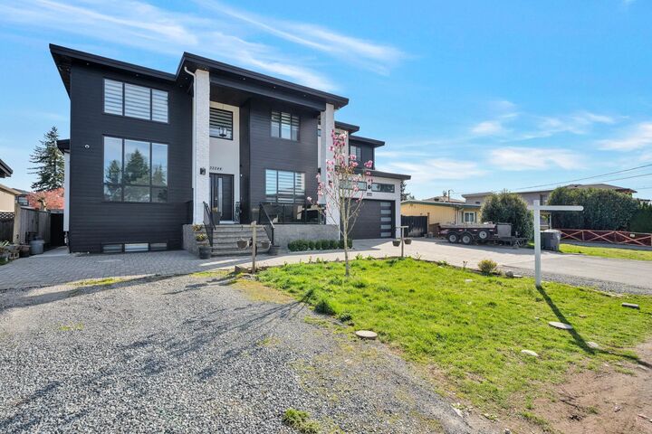 Property Photo: 32244 Pineview Avenue BC V2T 1R3