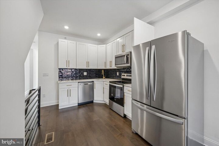 Property Photo:  3958 Mt Vernon Street 1  PA 19104 