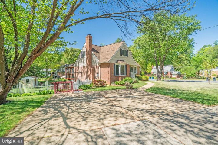 Property Photo:  5300 Kings Park Drive  VA 22151 