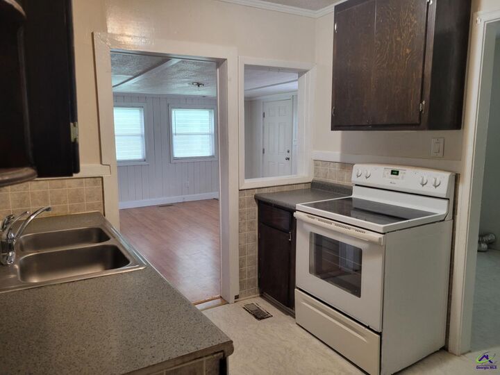 Property Photo:  124 Meadowdale Drive  GA 31088 