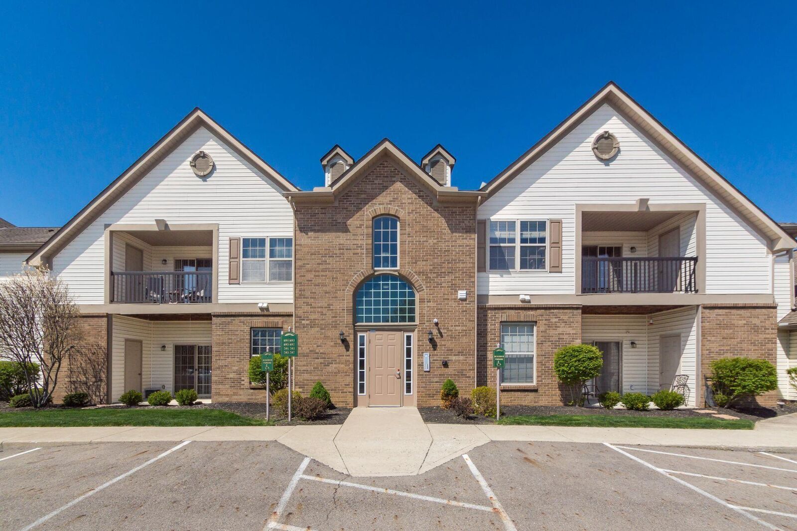 Property Photo:  705 Hidden Springs Drive  OH 43035 