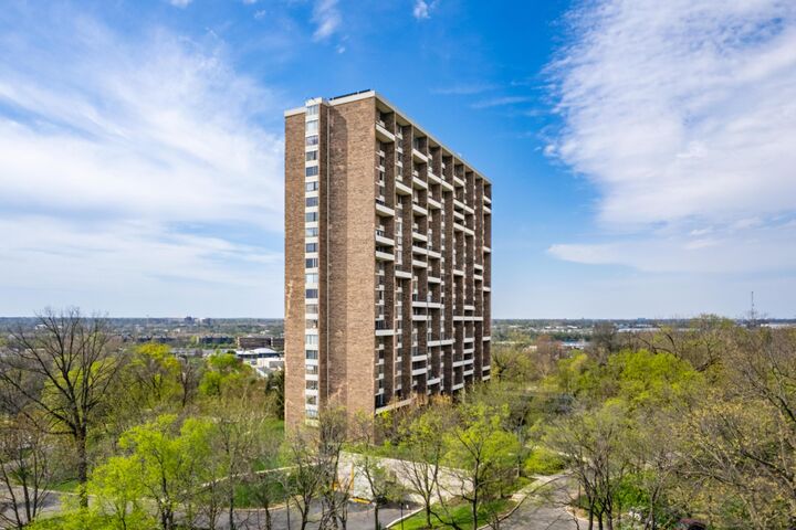 Property Photo:  1000 Urlin Avenue  OH 43212 