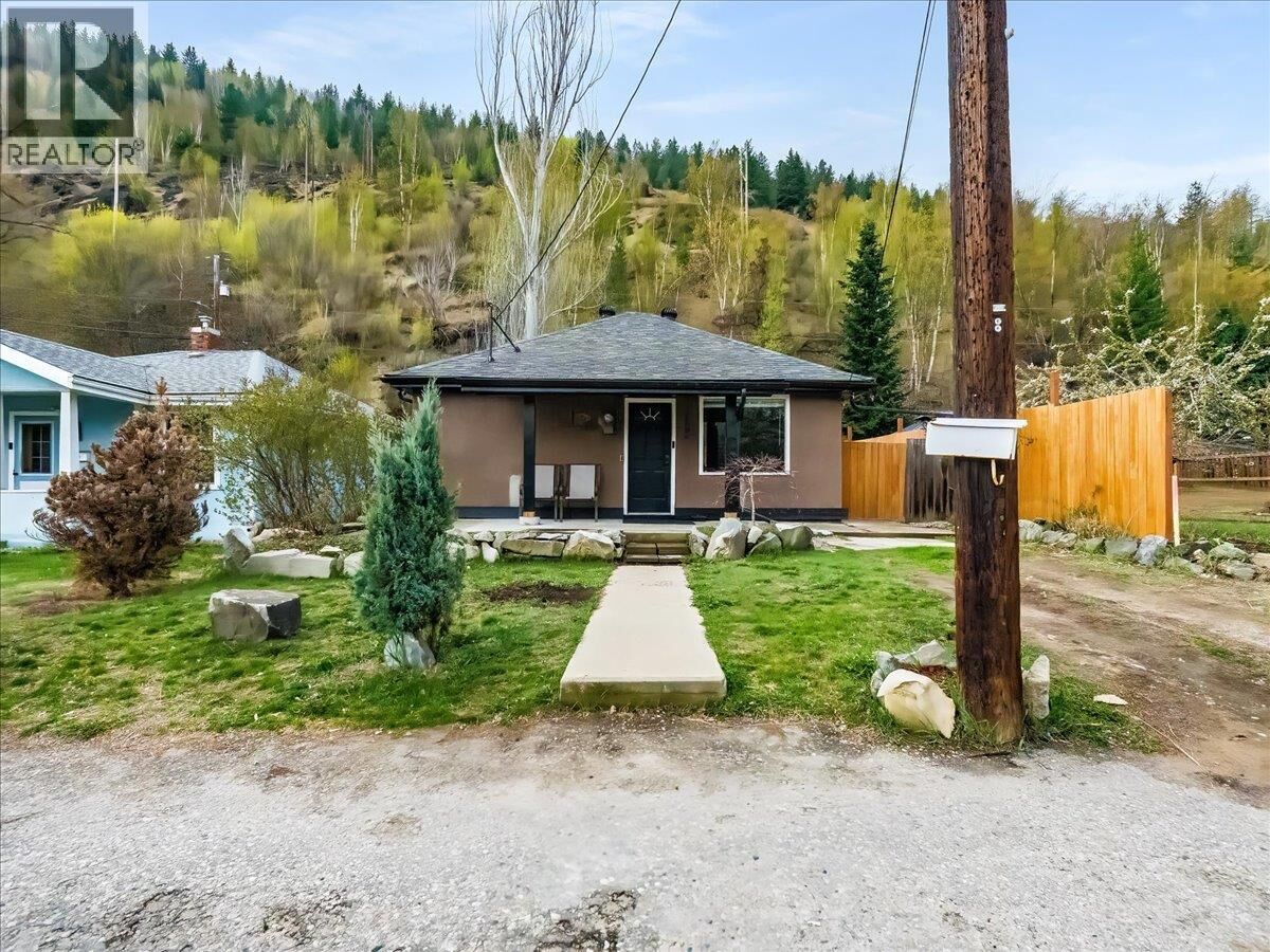 Property Photo: 2006 Daniel Street BC V1R 4G9