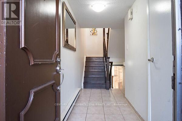 Property Photo:  6860 Glen Erin Drive West 19  ON L5N 2E1 