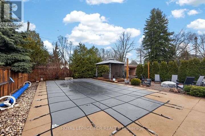 Property Photo:  215 Zina Street  ON L9W 1E9 