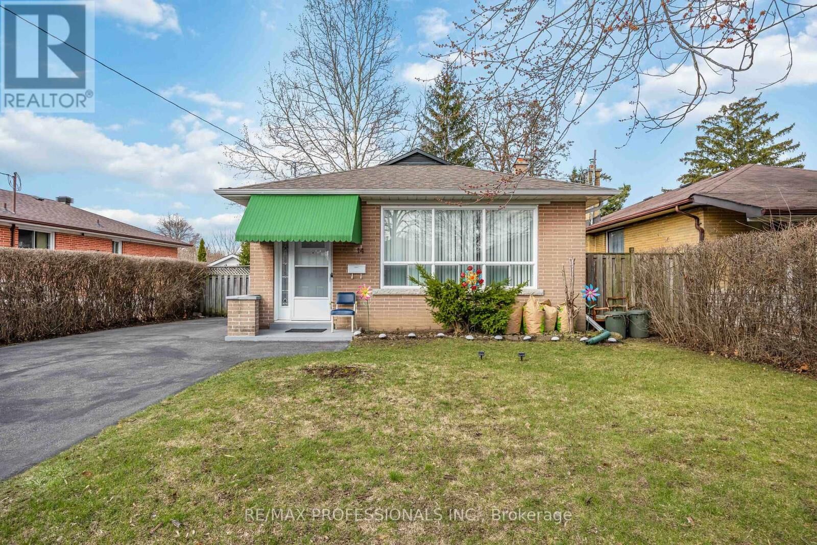 Property Photo: 14 Dashwood Crescent ON M9V 2N8