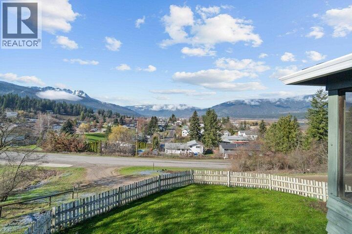 Property Photo:  1321 10 Avenue Northeast  BC V1E 2V6 
