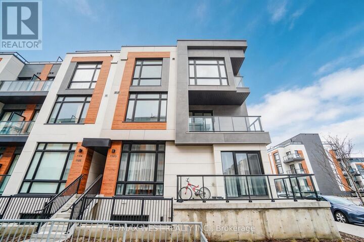 Property Photo: 12 David Eyer Road 1103 ON L4S 0N3